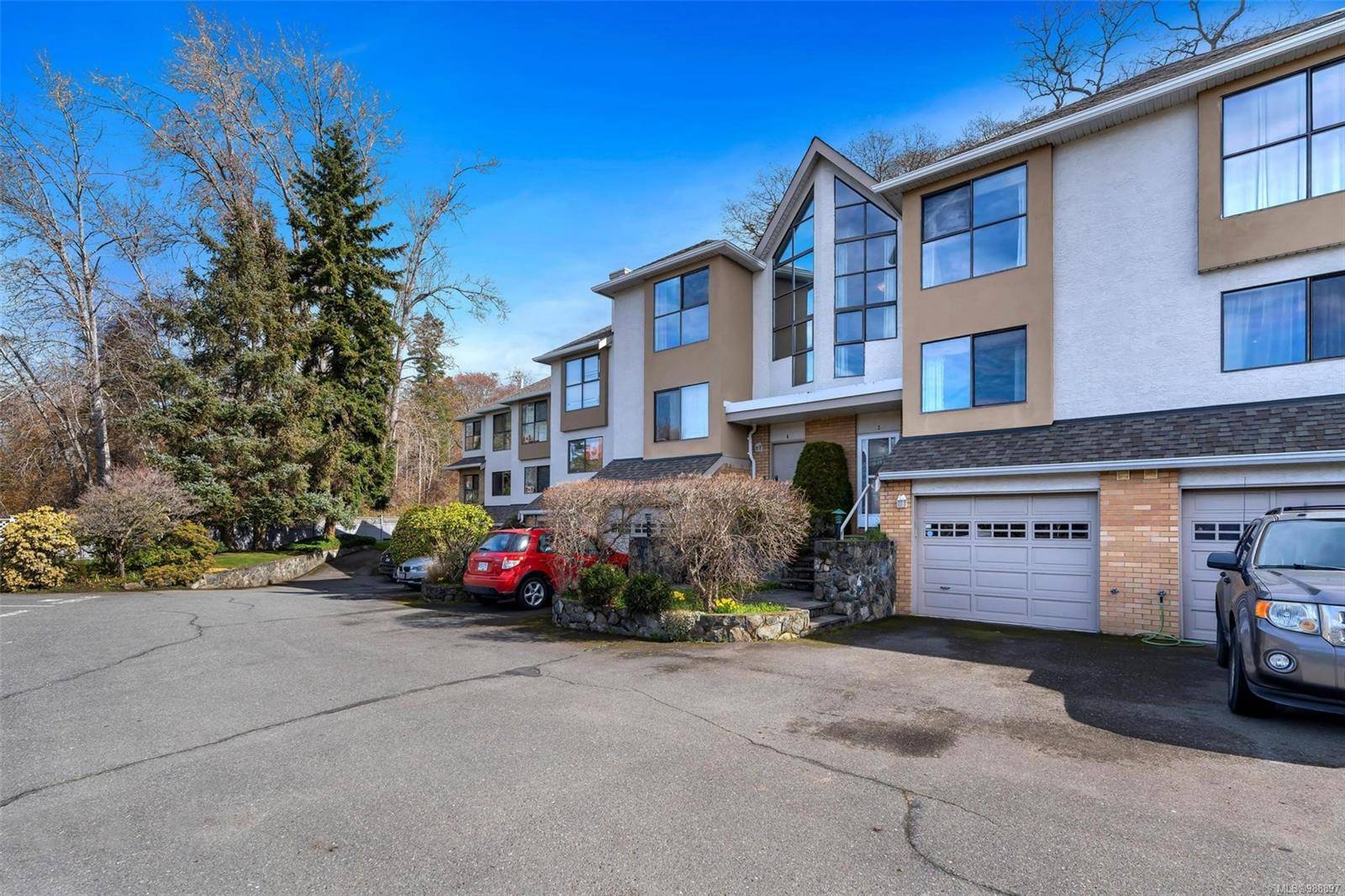 Saanich, BC V8N 1A1,1404 McKenzie Ave #3