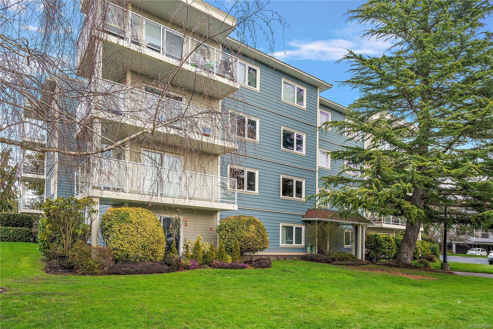 Sidney, BC V8L 1Z7,2360 James White Blvd #302
