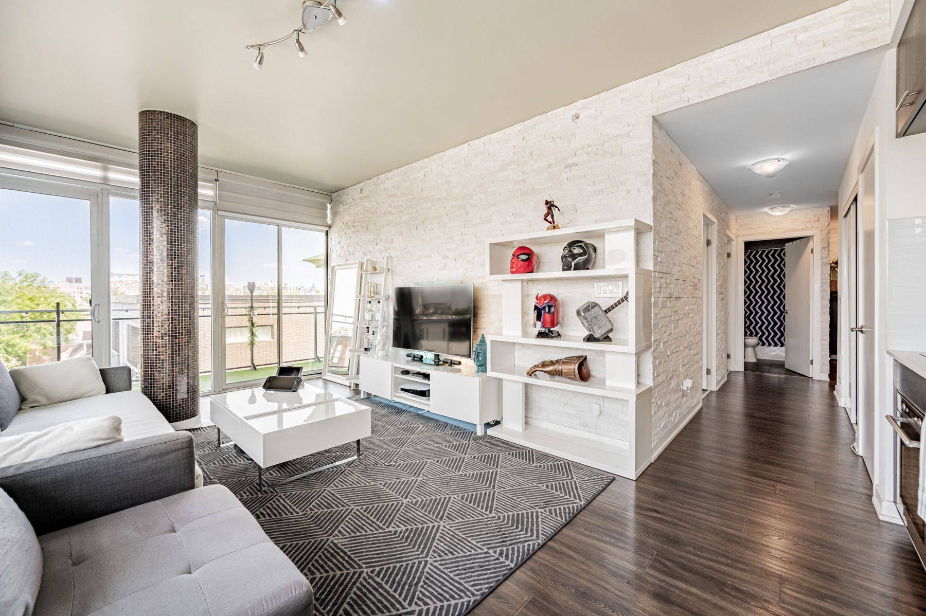 Toronto C01, ON M6J 0E2,205 Manning AVE #415