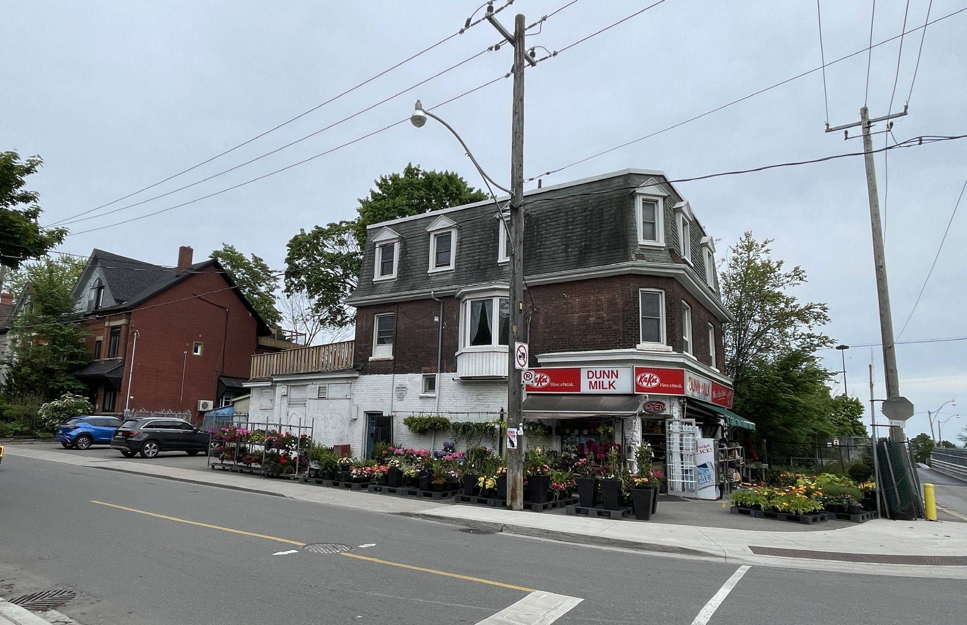 Toronto W01, ON M6K 2R5,65 Dunn AVE