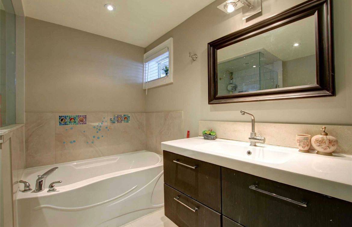 Oakville, ON L6L 4H2,627 Trudale CT #Lower