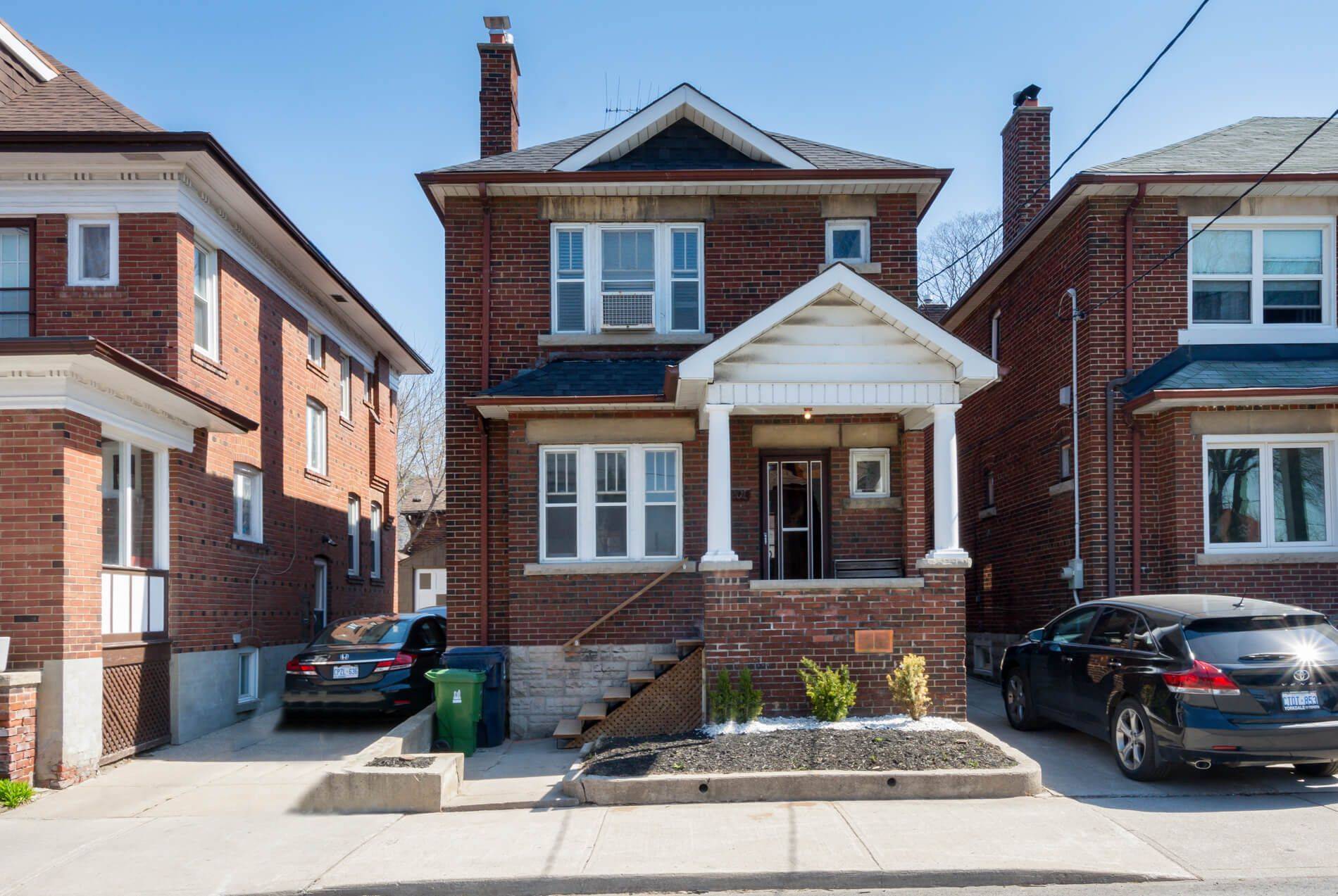 Toronto C03, ON M6E 2V6,201 Oakwood AVE