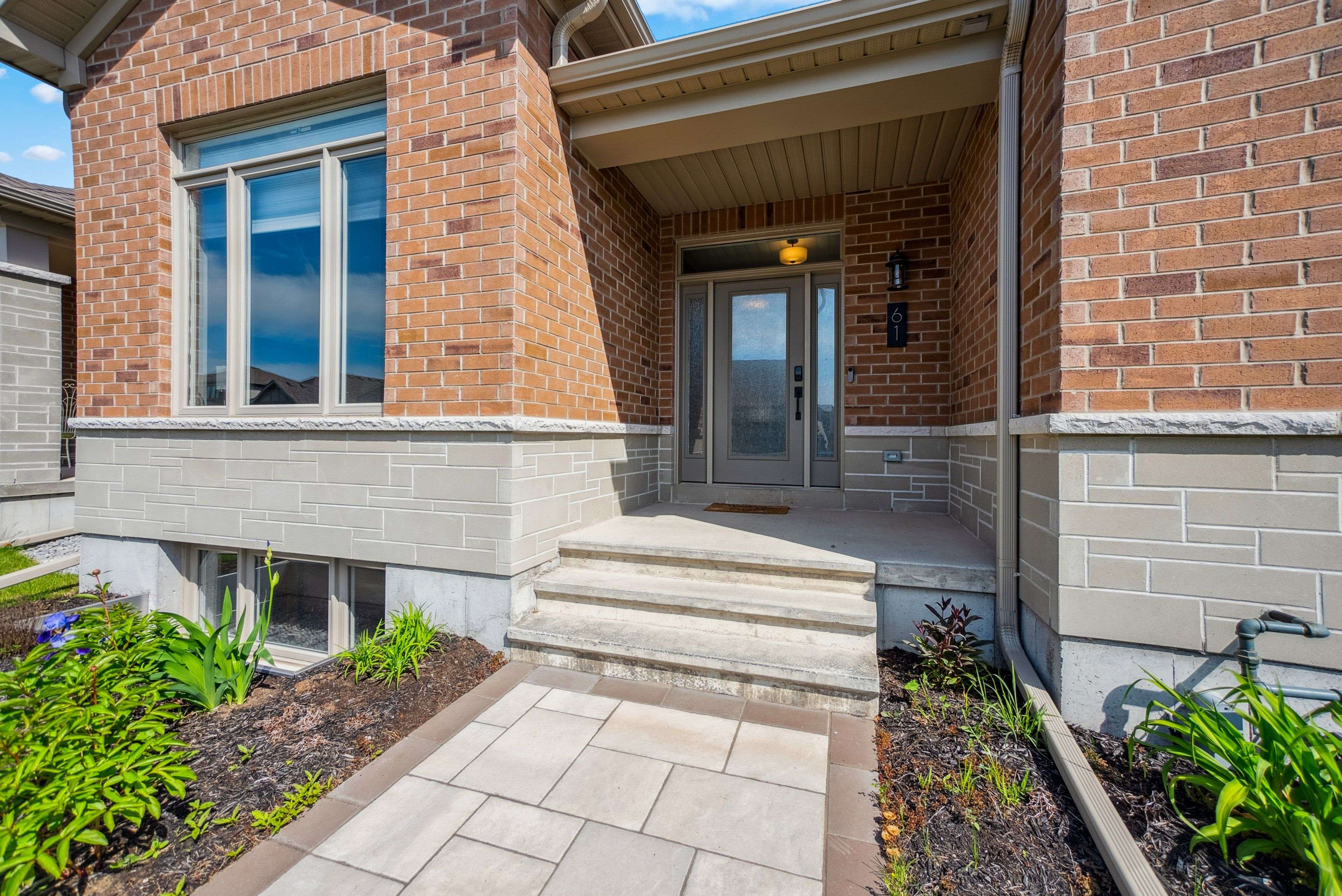 Belleville, ON K8N 0T1,61 Athabaska DR