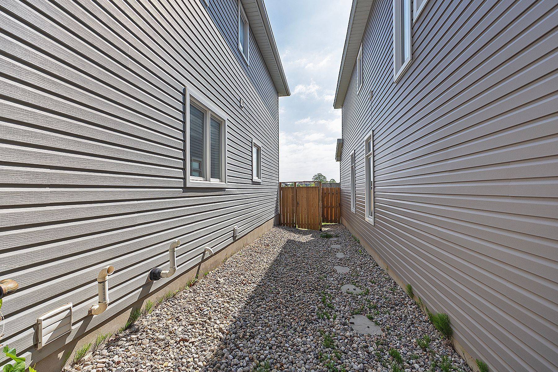 Kingston, ON K7P 0C4,516 Savannah CT