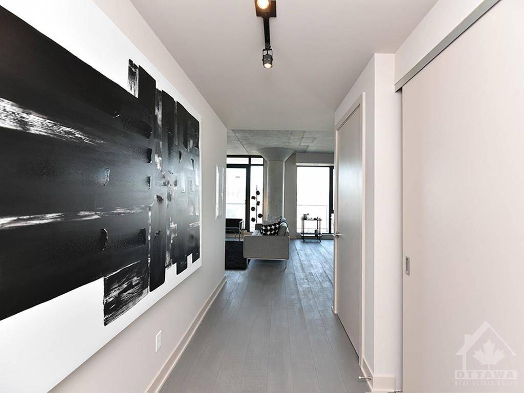Ottawa Centre, ON K2P 1C3,203 CATHERINE ST #414