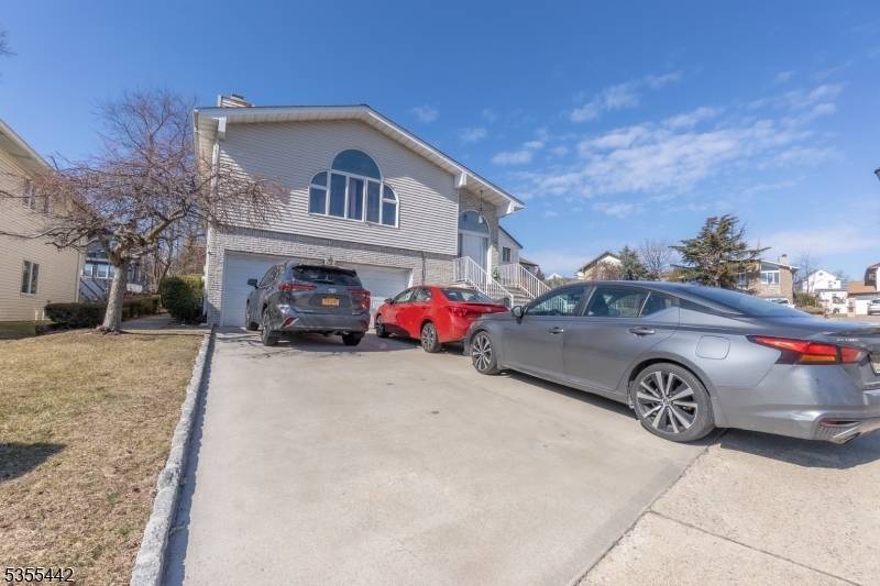 Elmwood Park Boro, NJ 07407,10 Livi Ct
