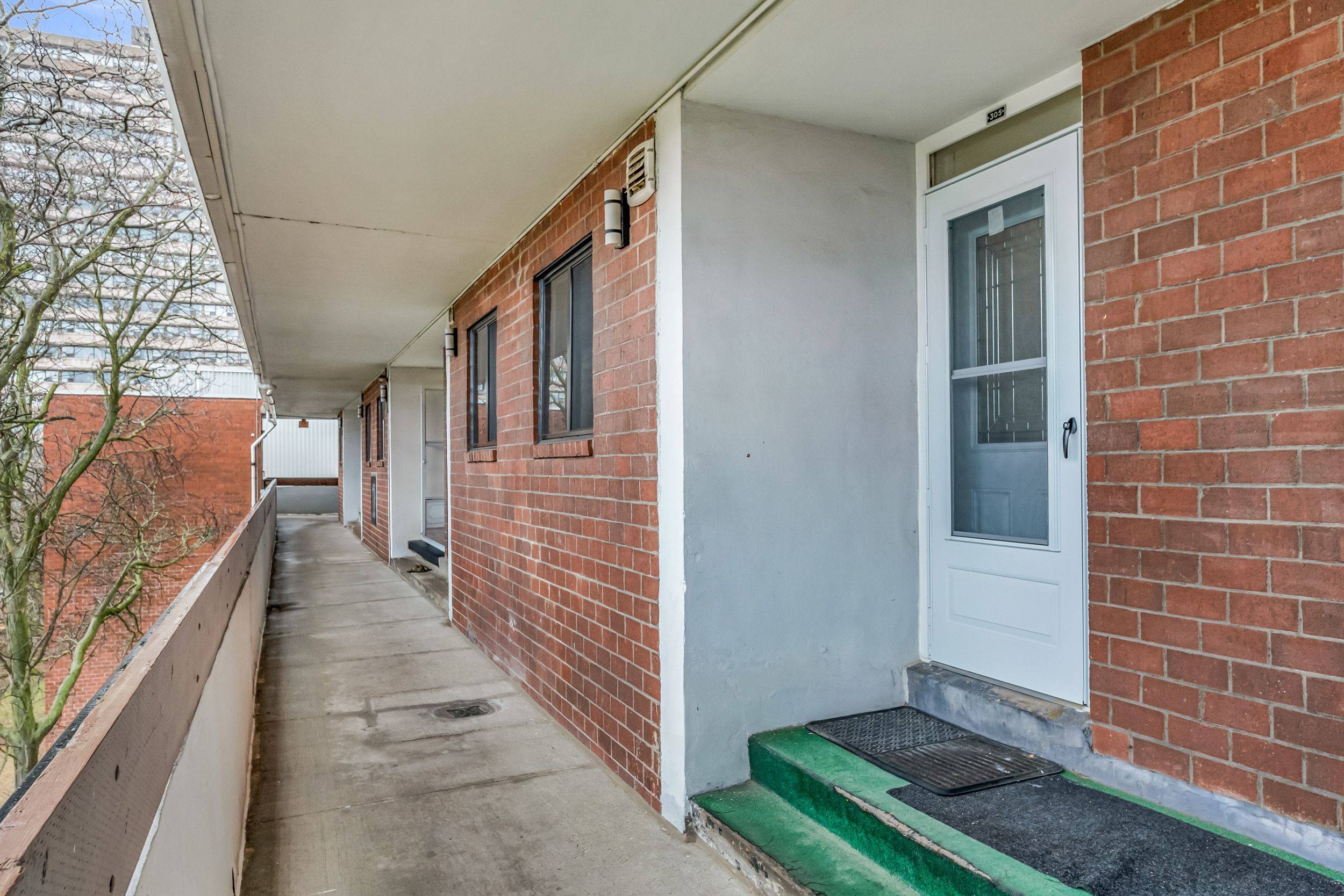Toronto C11, ON M3C 3E7,155 Leeward Glenway #305