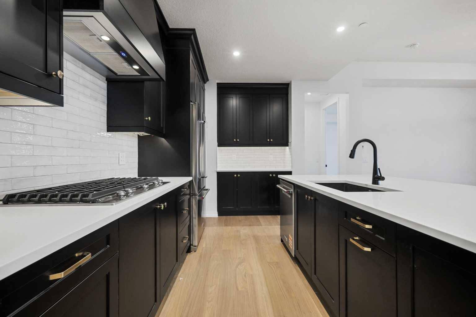 Calgary, AB T3M 3P4,130 Marina CV SE #301
