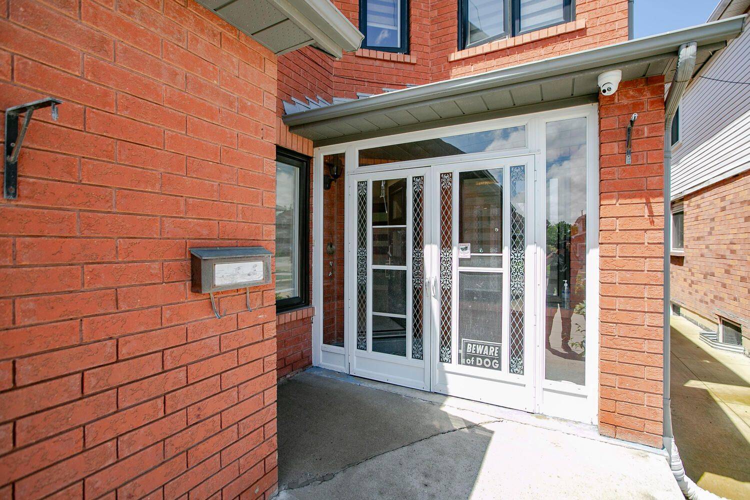 Brampton, ON L6Y 4V6,130 Meadowlark DR