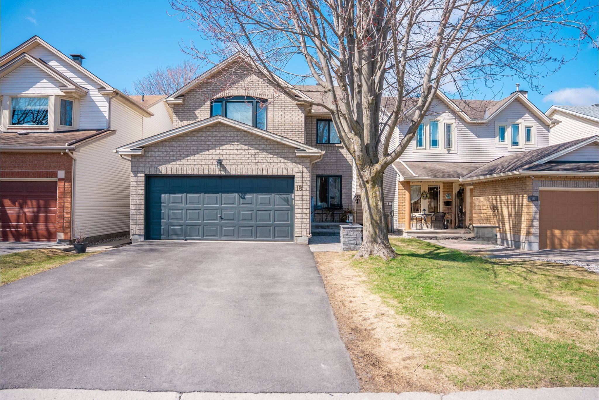 Barrhaven, ON K2J 4K9,18 Avonhurst AVE