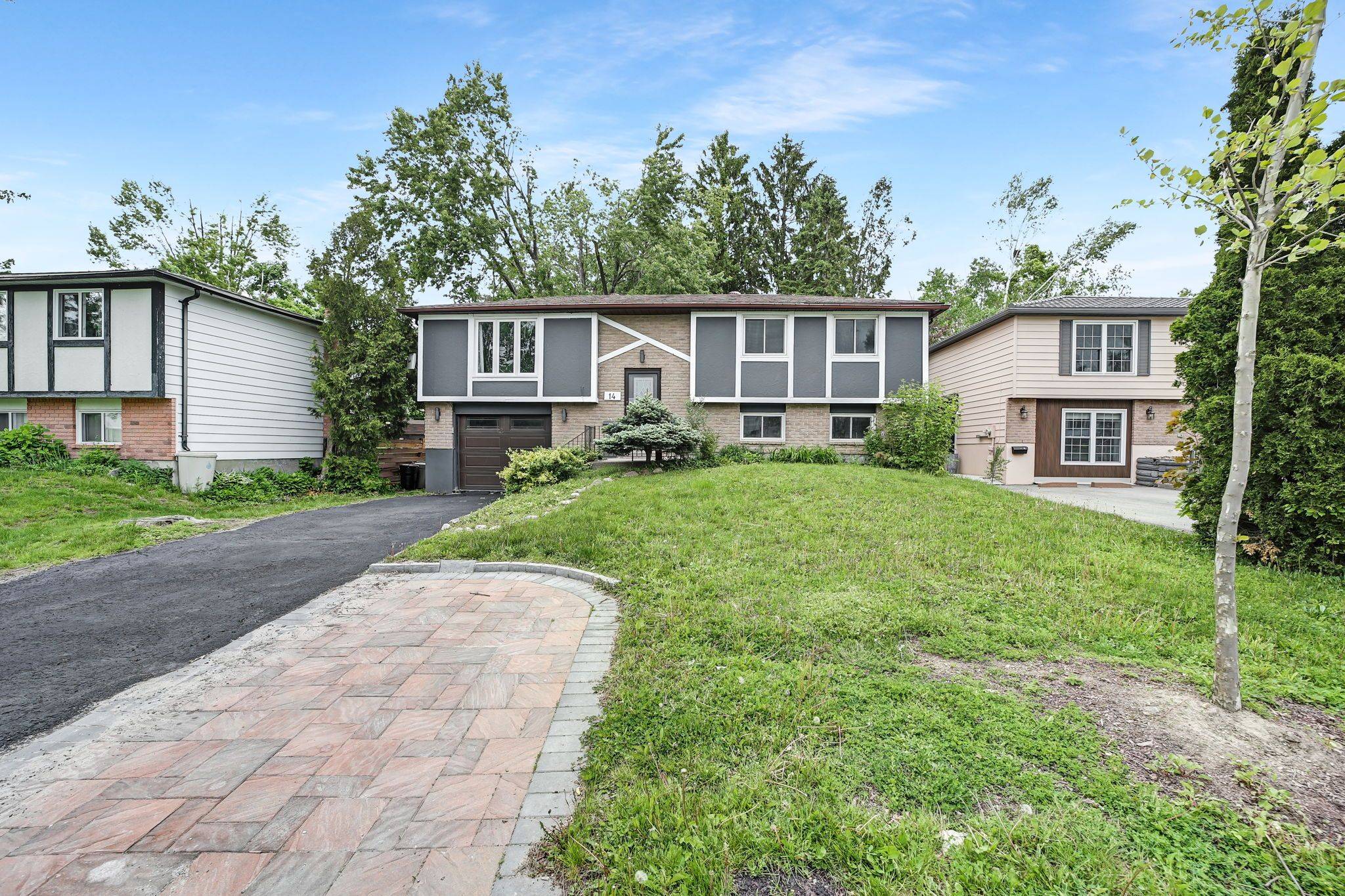 Barrie, ON L4M 5N8,14 Chippawa CT
