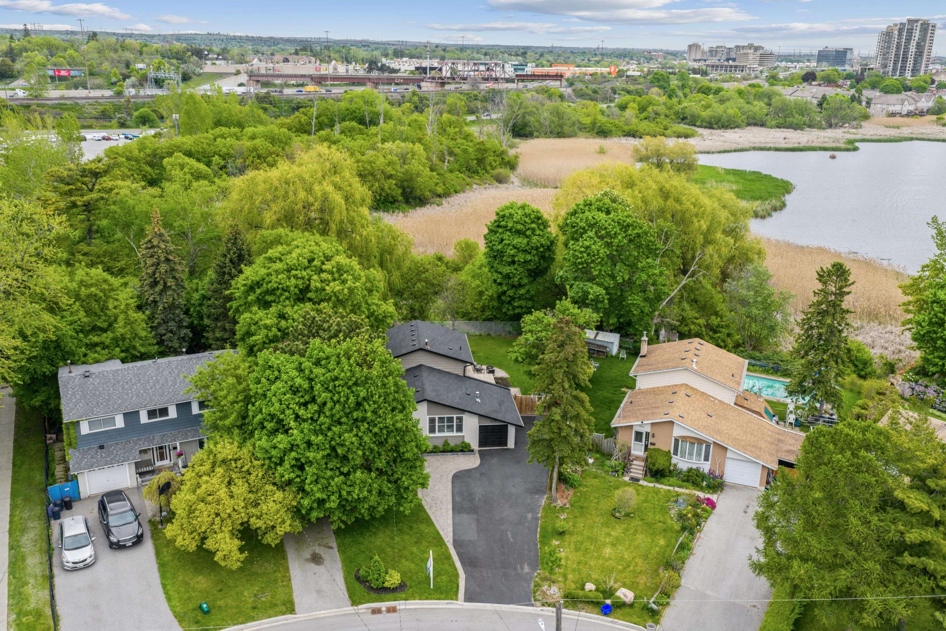 Pickering, ON L1W 2L5,952 Vistula DR