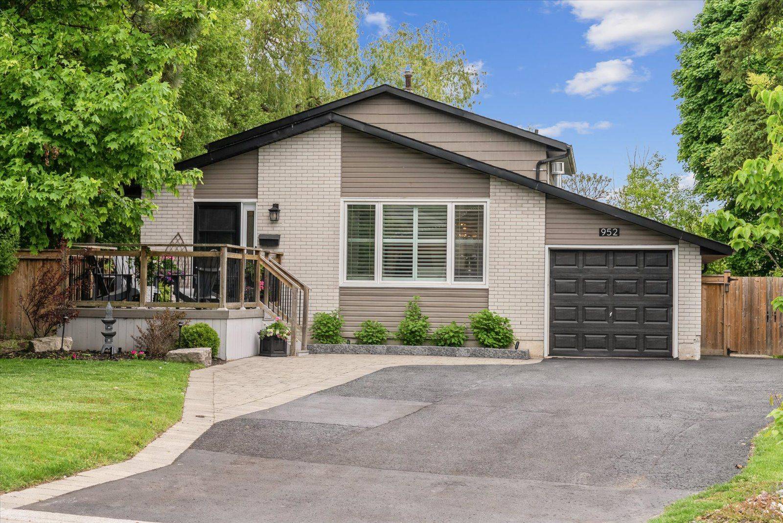 Pickering, ON L1W 2L5,952 Vistula DR