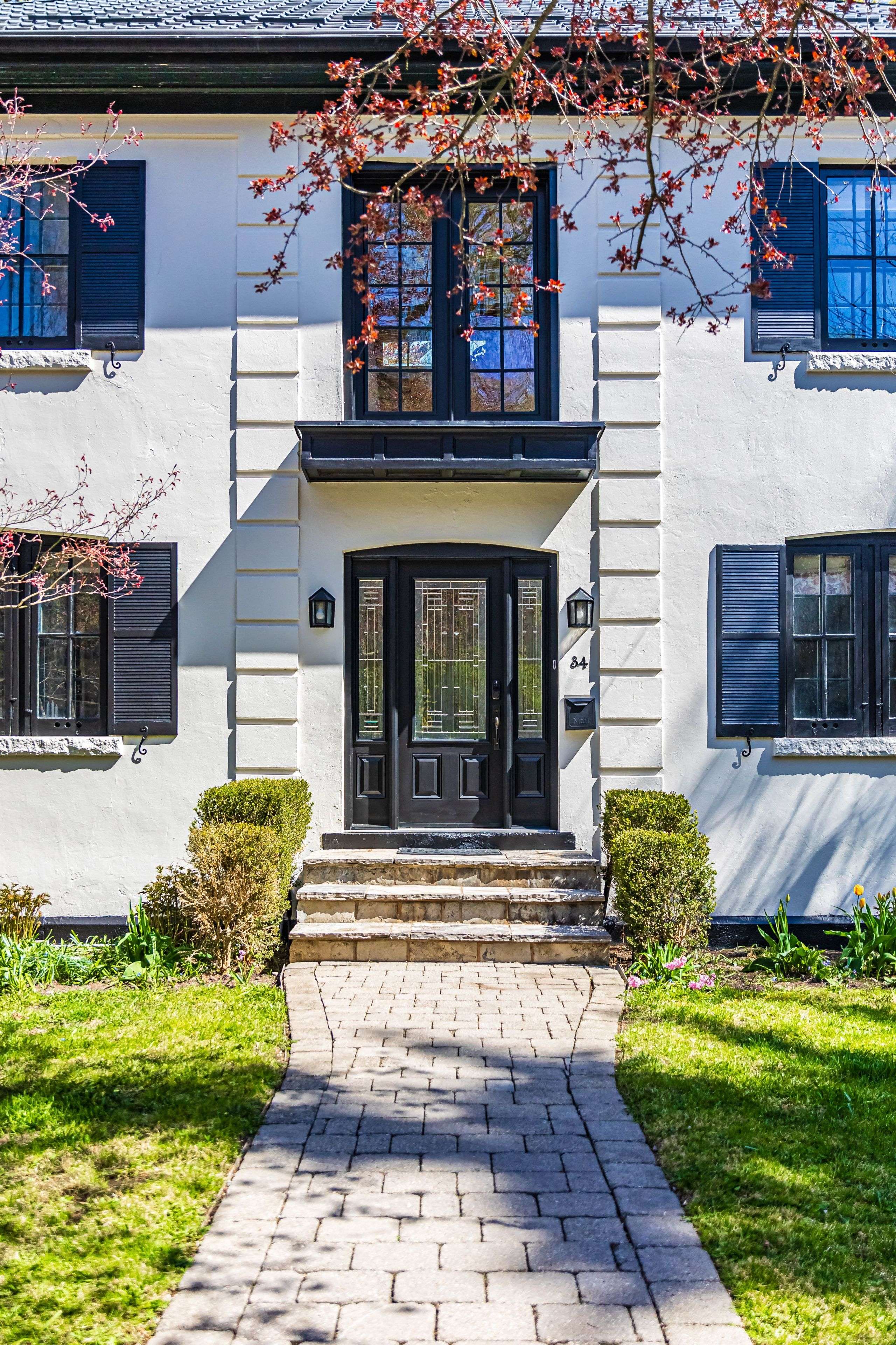 Hamilton, ON L8P 2V4,34 Amelia ST