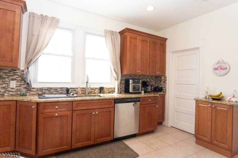 Garwood Boro, NJ 07027,563 Spruce Ave