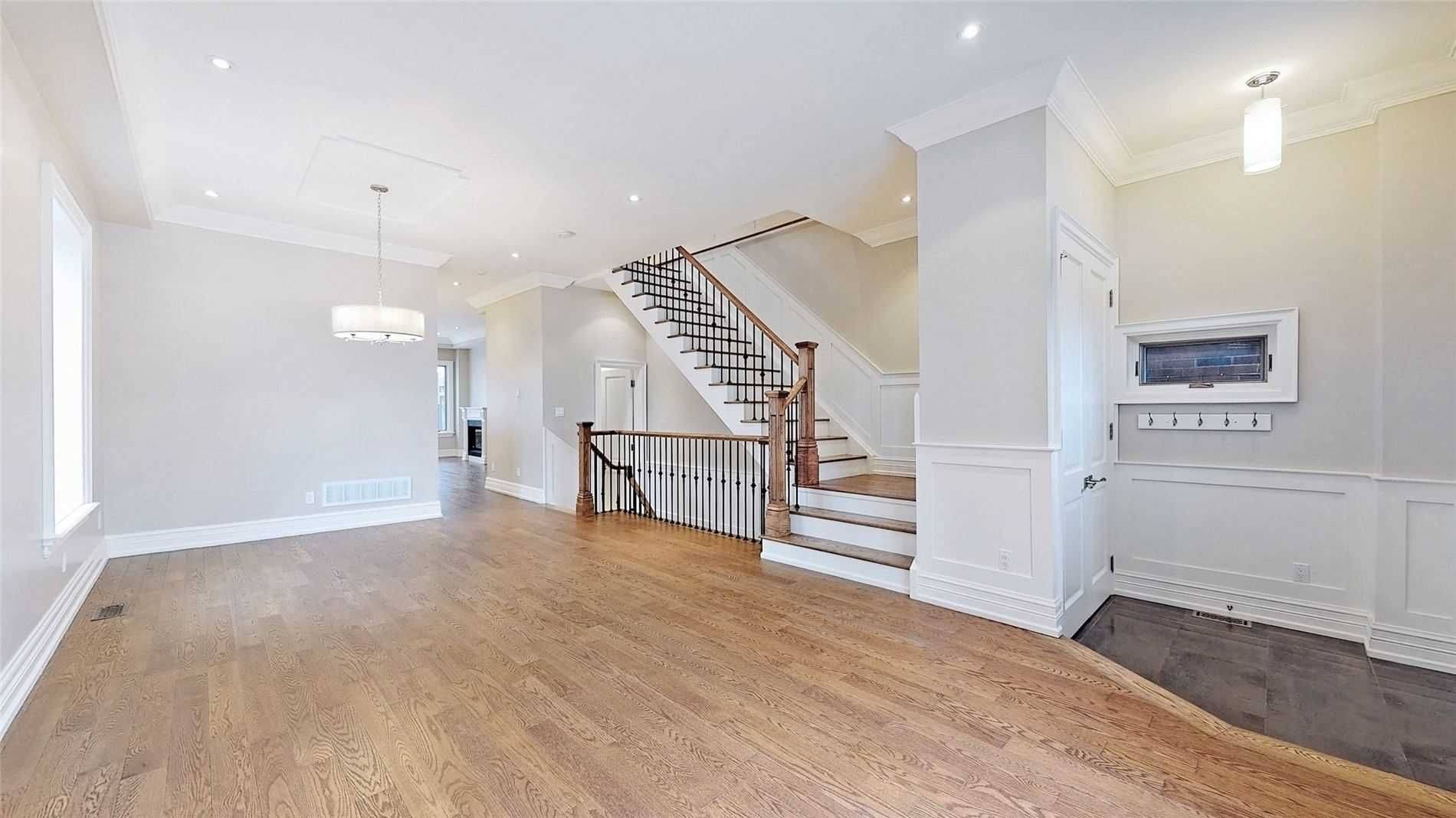 Toronto C10, ON M4S 1V3,714 Hillsdale AVE E