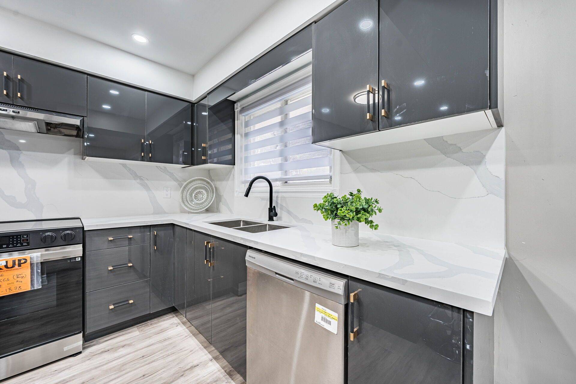 Oshawa, ON L1H 7N8,506 Normandy ST #25