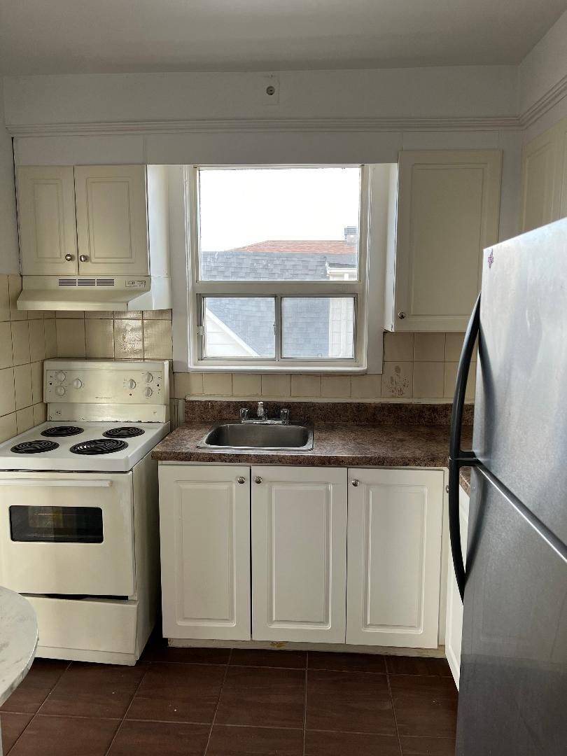 Toronto W03, ON M6M 1N1,125 Ewart AVE #5