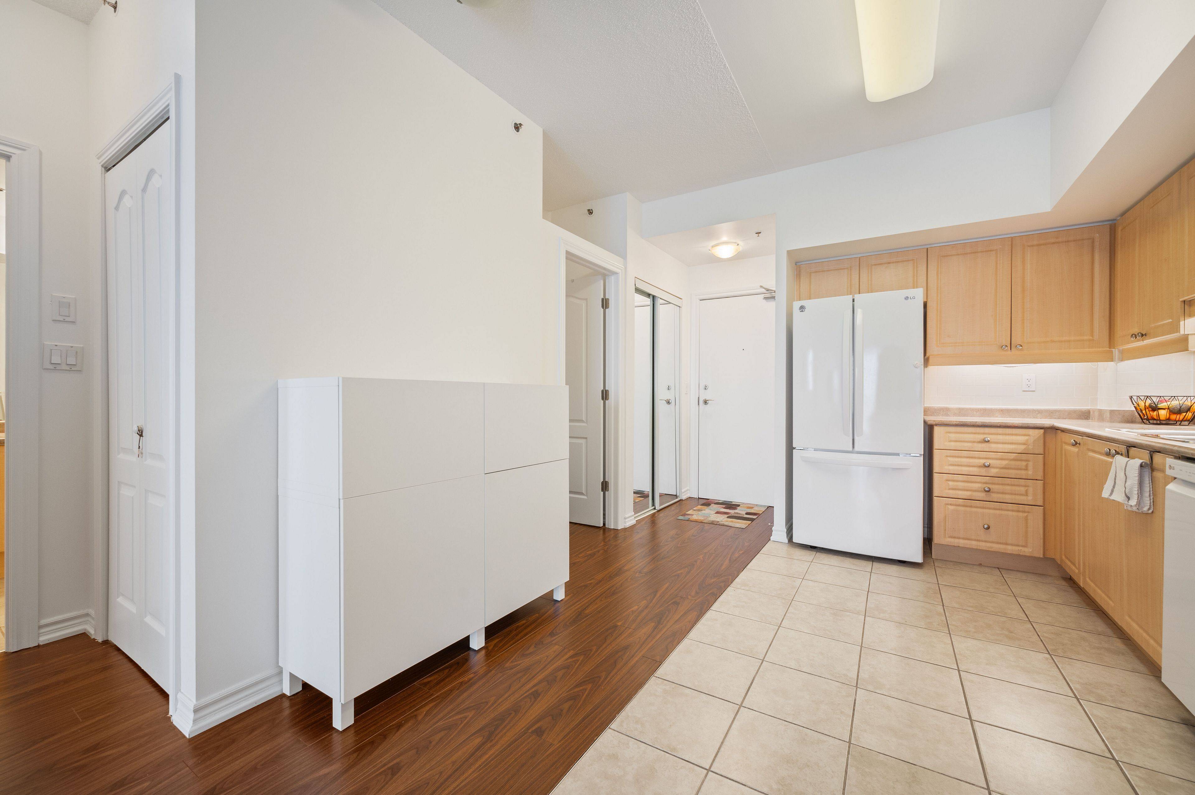 Mississauga, ON L5V 0A7,810 Scollard CT #1003