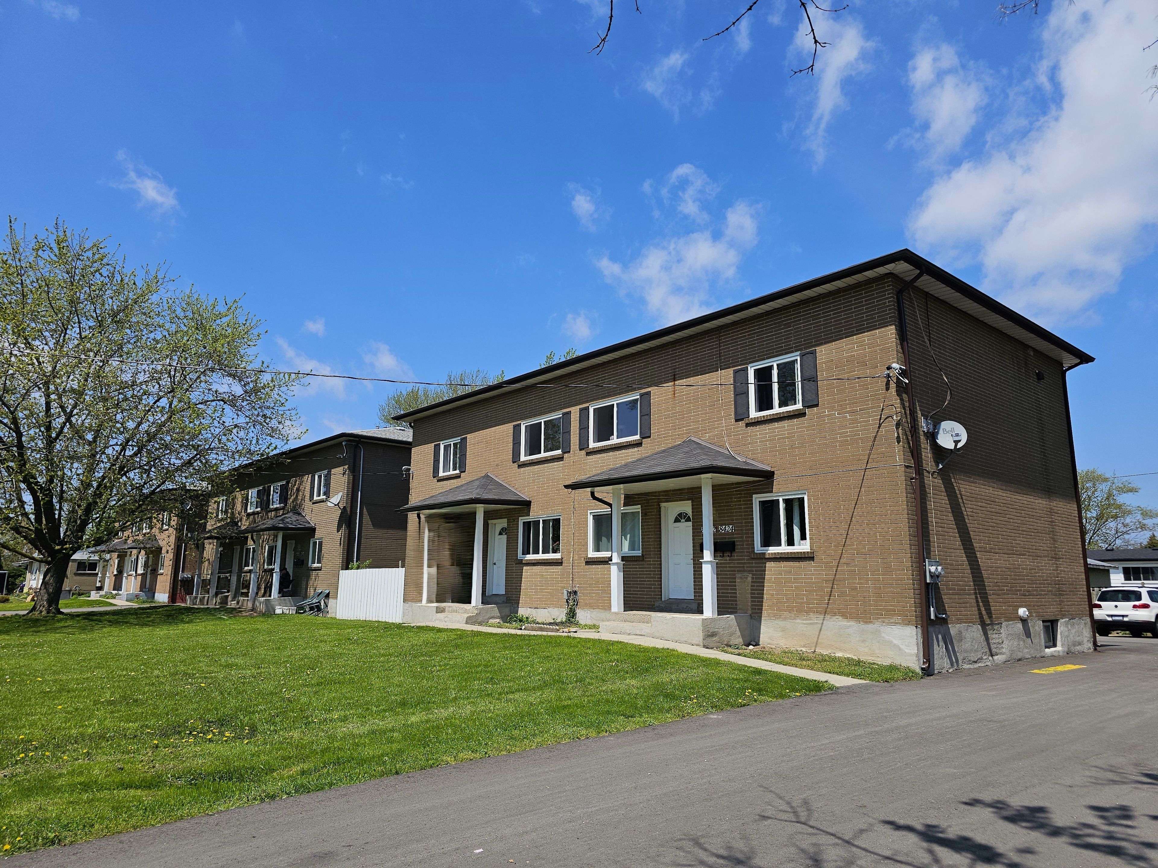 Niagara Falls, ON L2G 6X5,8406 Willoughby DR