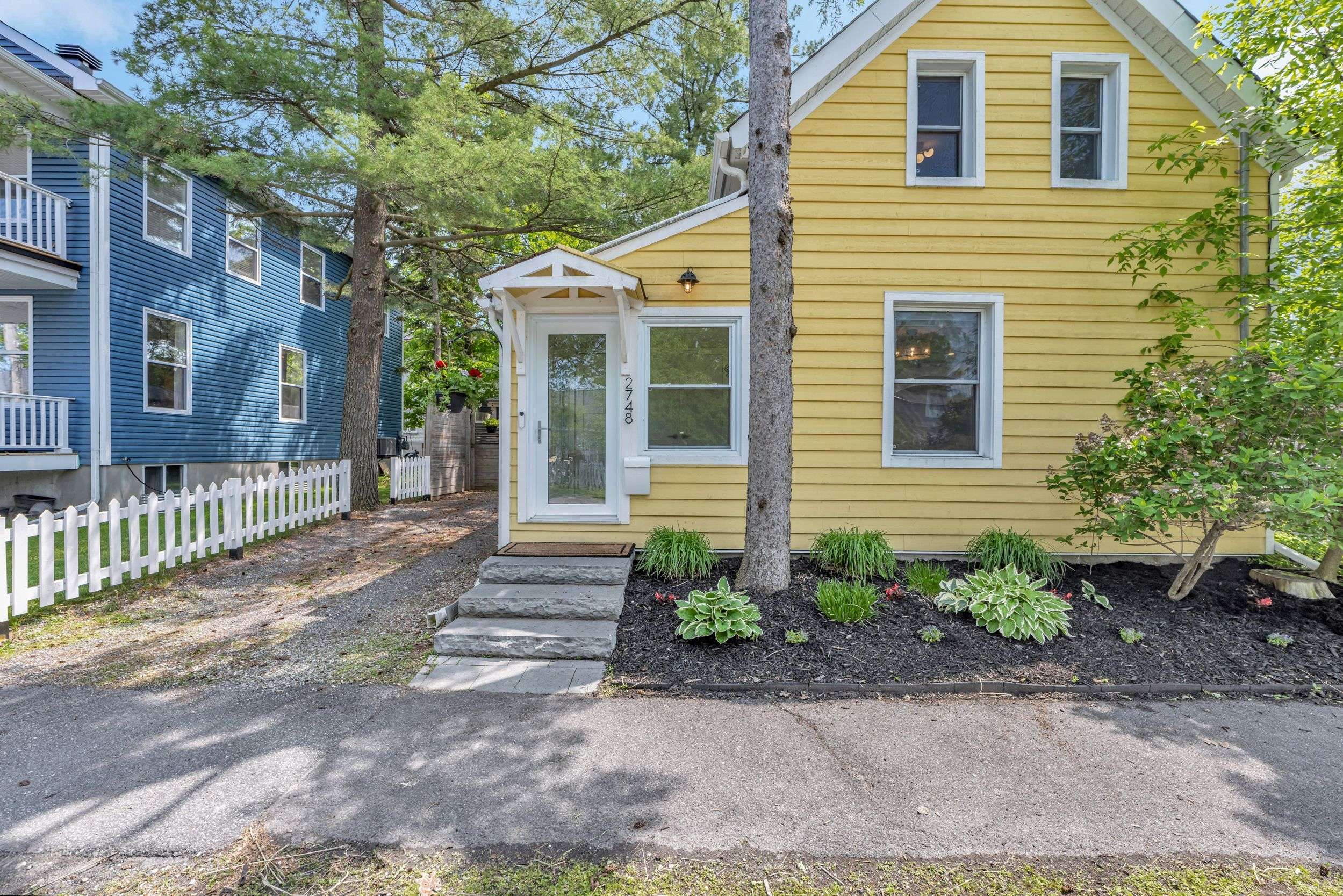 Britannia - Lincoln Heights And Area, ON K2B 6N9,2748 Rowatt ST