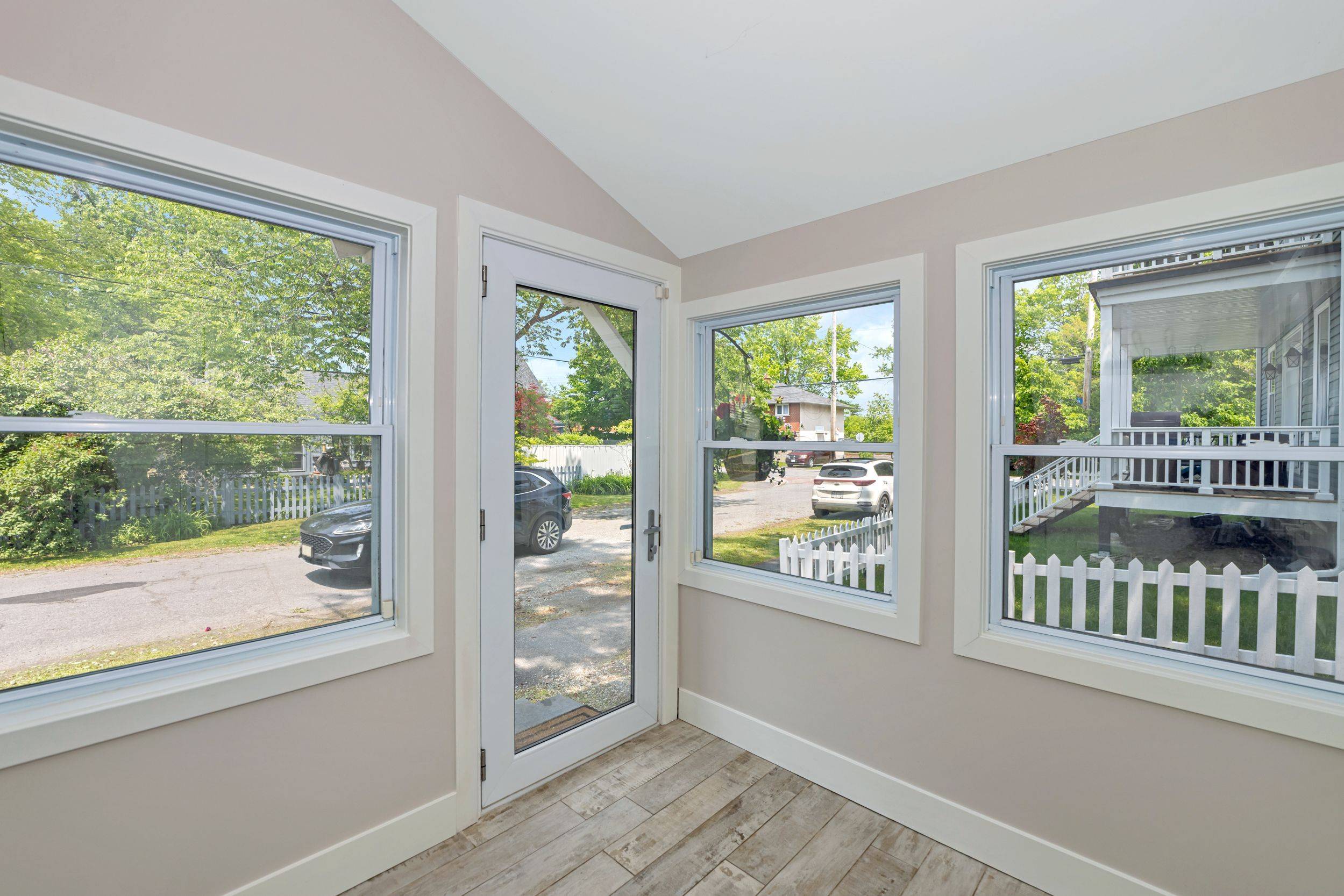 Britannia - Lincoln Heights And Area, ON K2B 6N9,2748 Rowatt ST