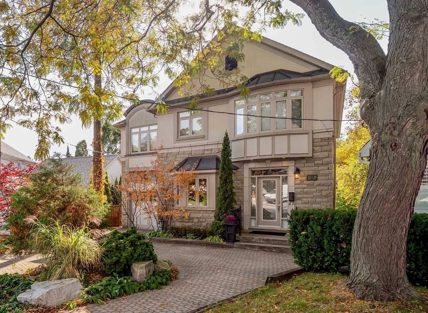 Toronto E02, ON M4E 2Z7,2 Leonard CIR