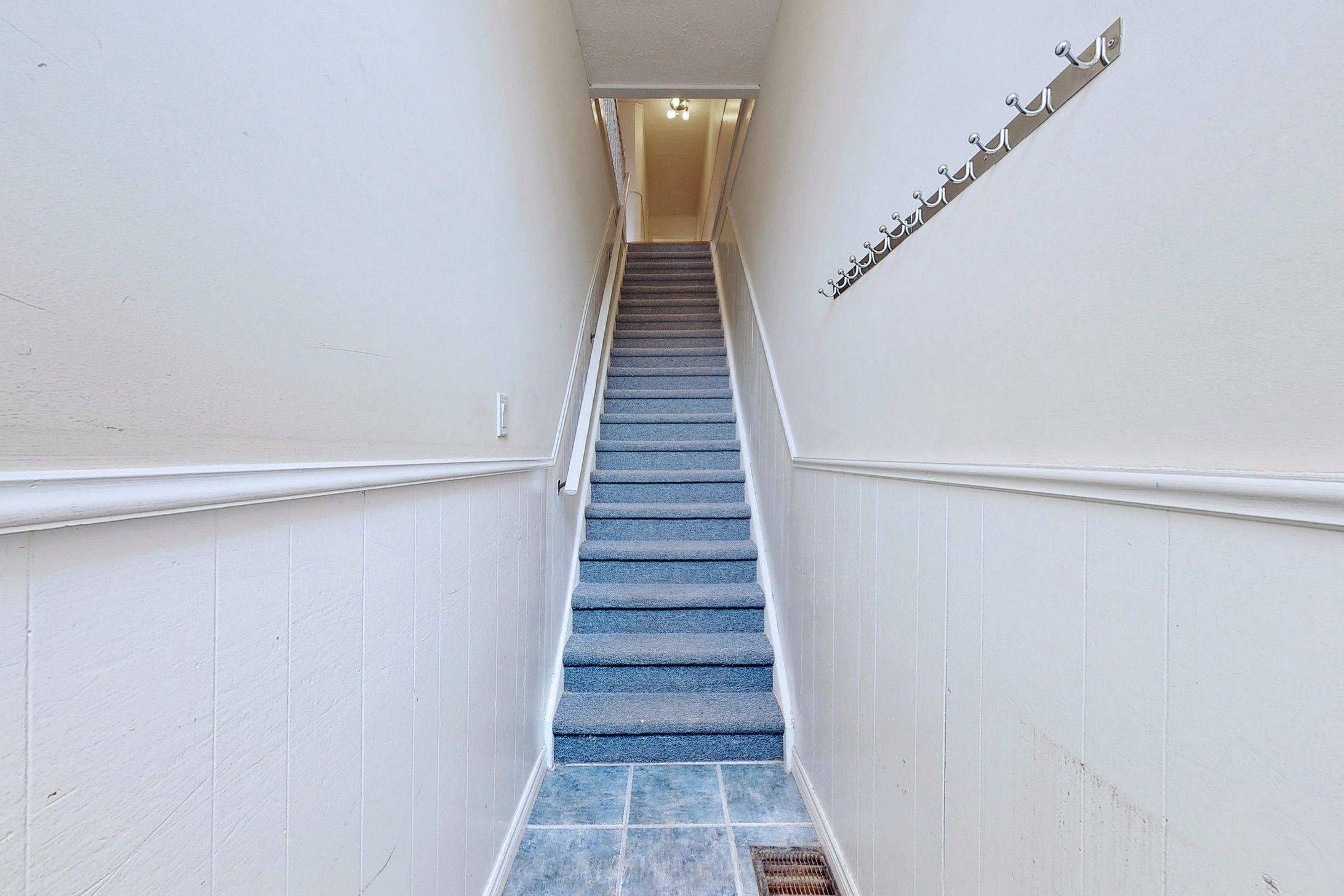 Toronto E02, ON M4C 1K9,2468 Danforth AVE #Upper