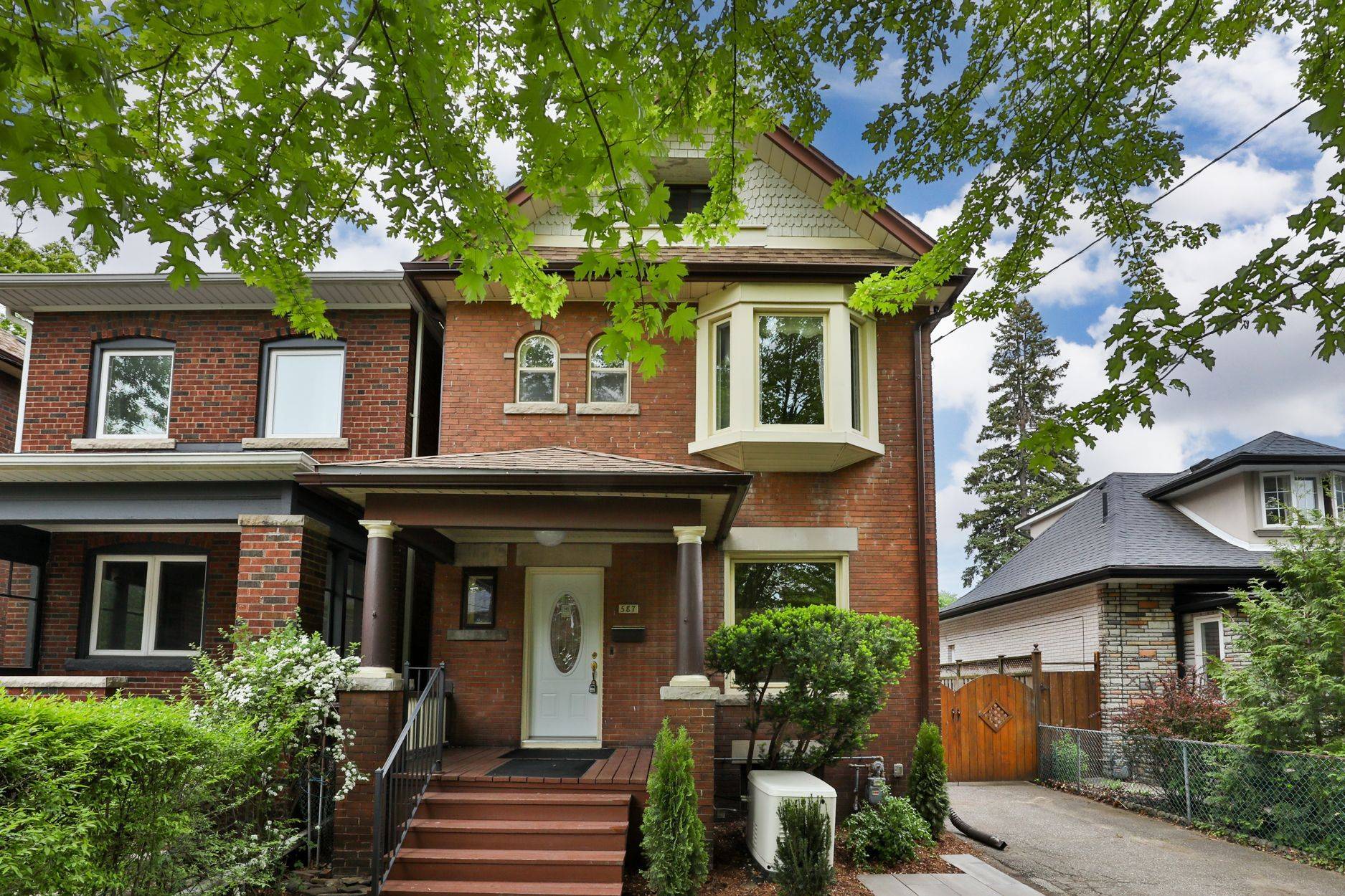 Toronto W02, ON M6S 3C2,587 Beresford AVE