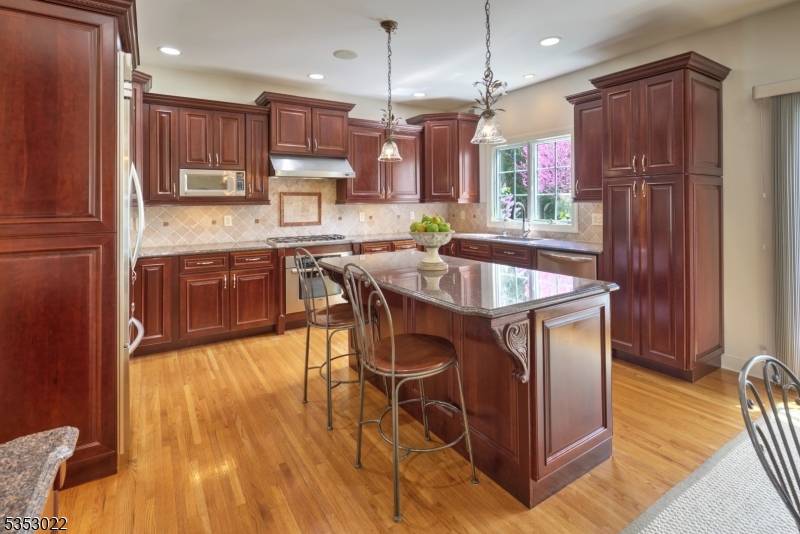 Florham Park Boro, NJ 07932,10 Pierson Ln