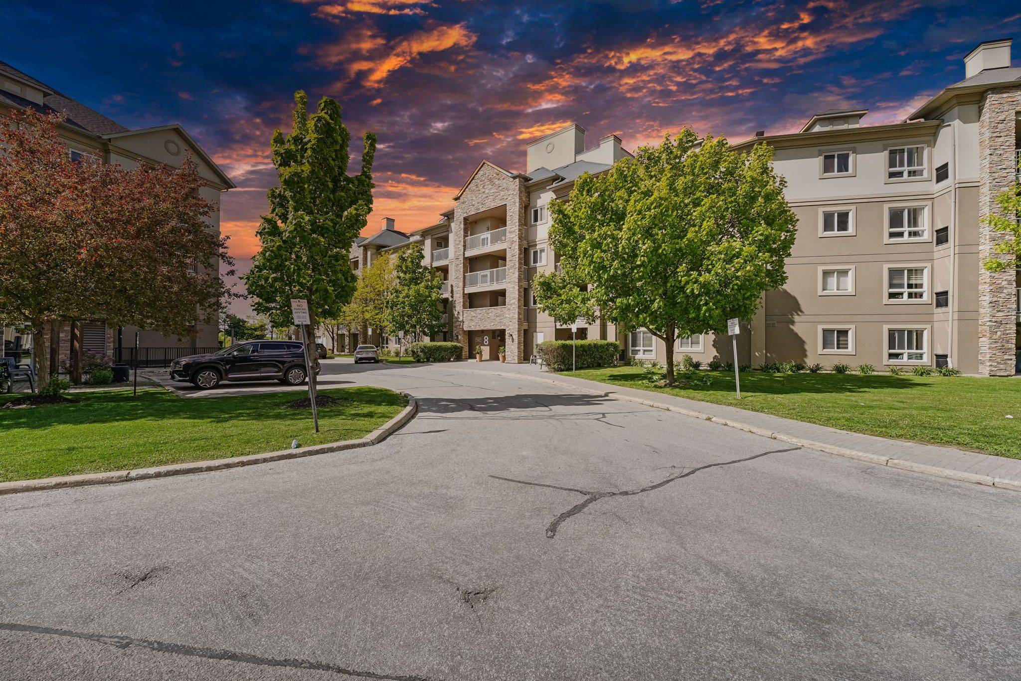Brampton, ON L6P 2Z7,8 Dayspring CIR #1307