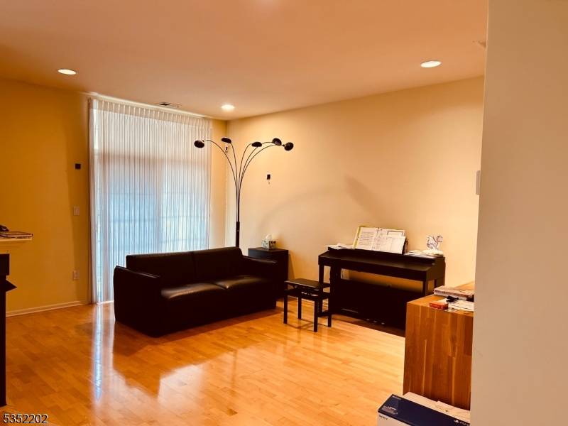 Livingston Twp., NJ 07039,711 Kensington Ln
