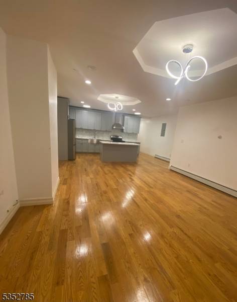 Elizabeth City, NJ 07206,322 Franklin St #2