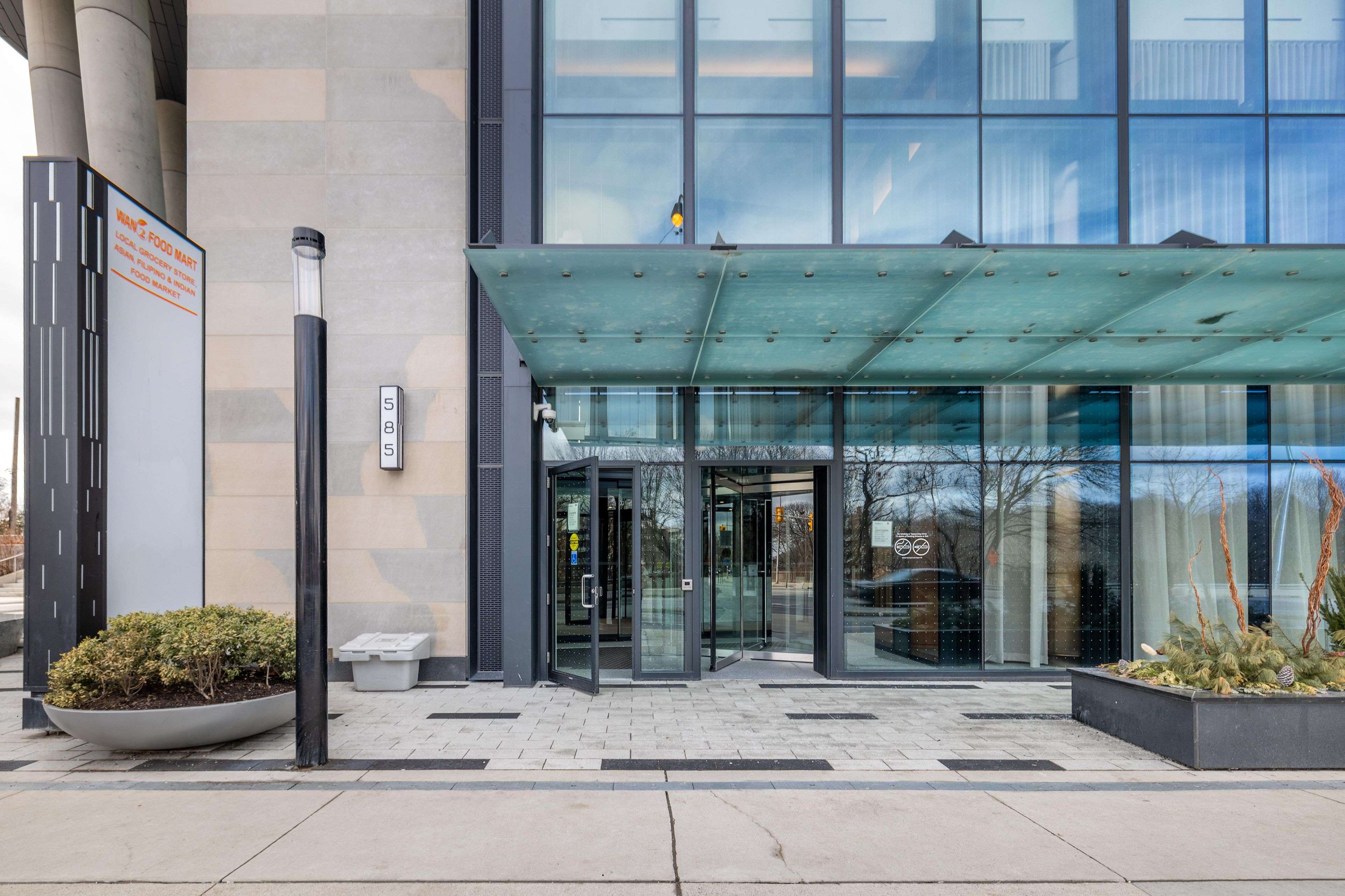 Toronto C08, ON M4W 0B3,585 Bloor ST E #922