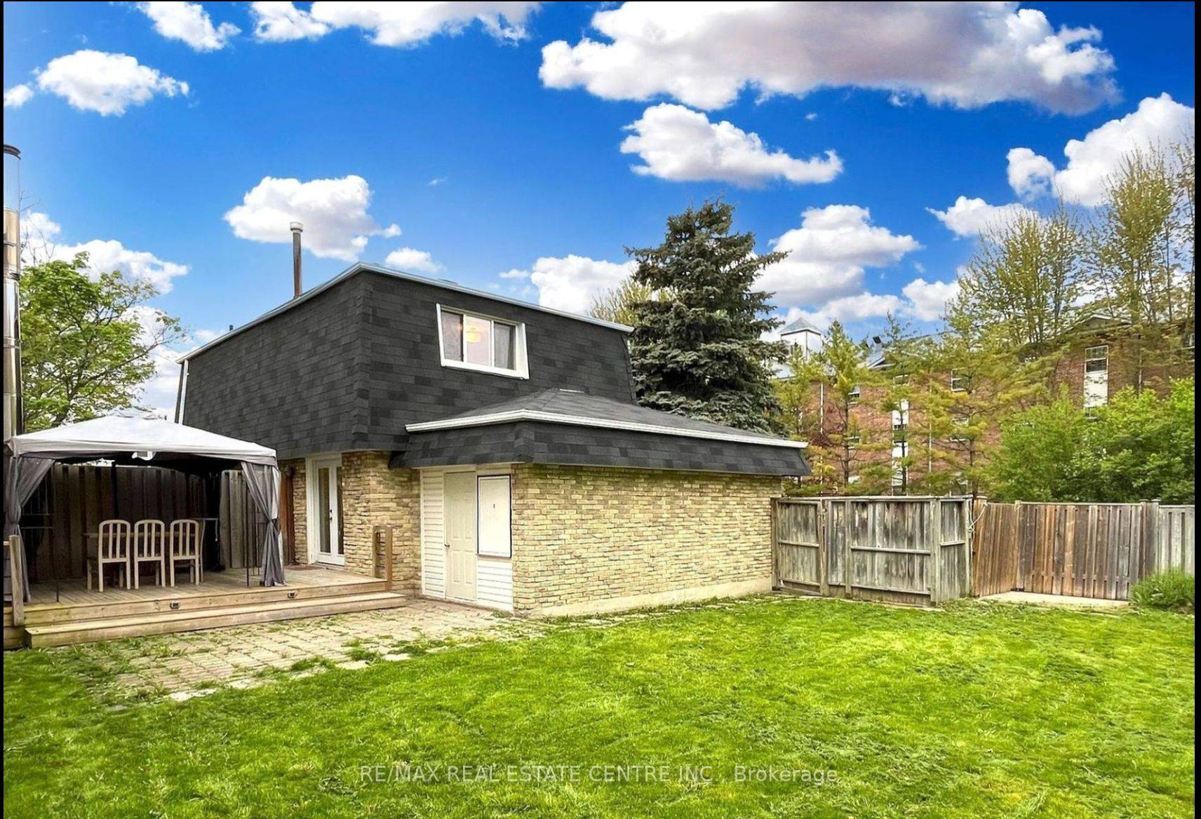 Whitby, ON L1N 6E3,25 Ivanic CT