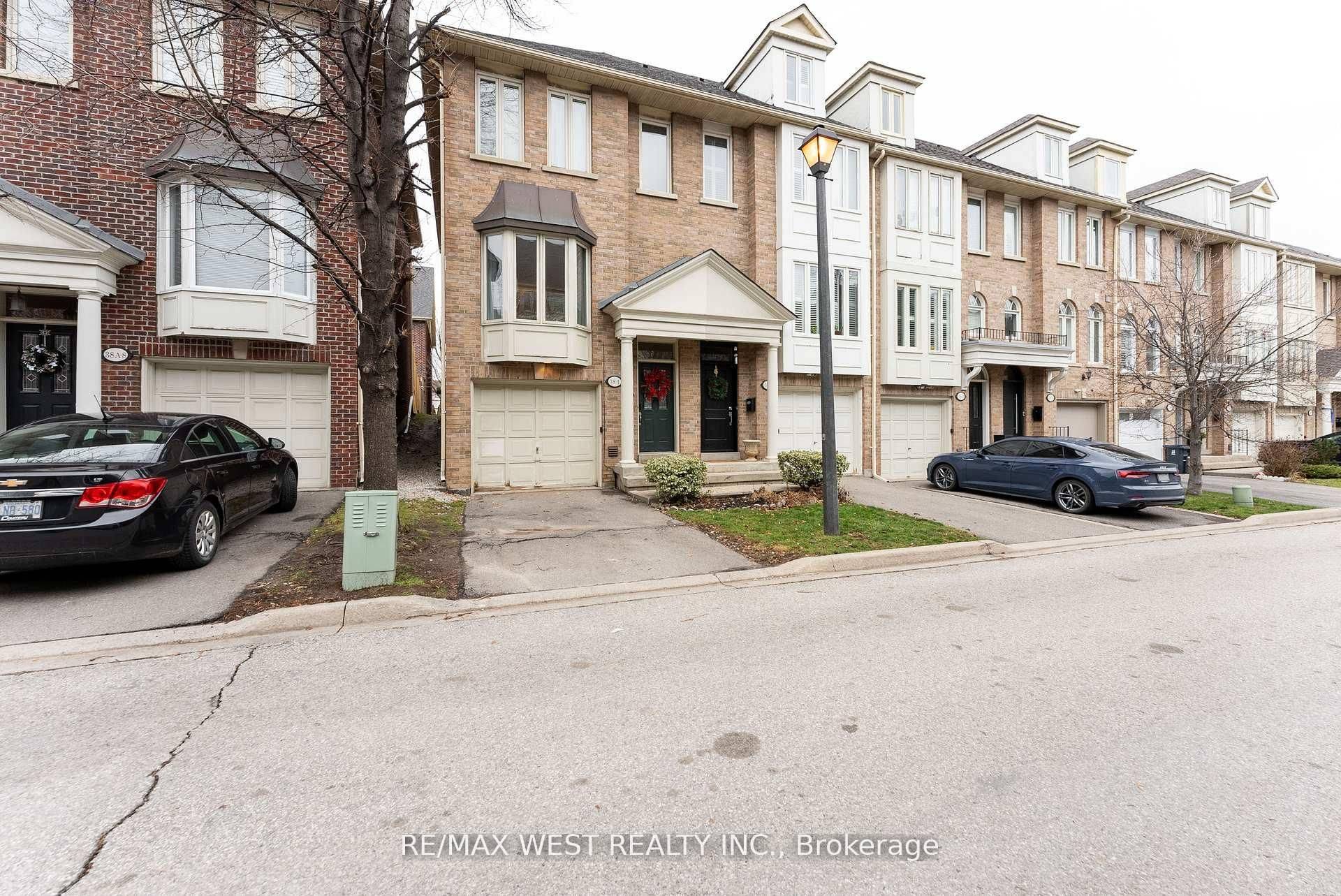 Toronto W07, ON M8Y 1E8,38-1 Mendota RD