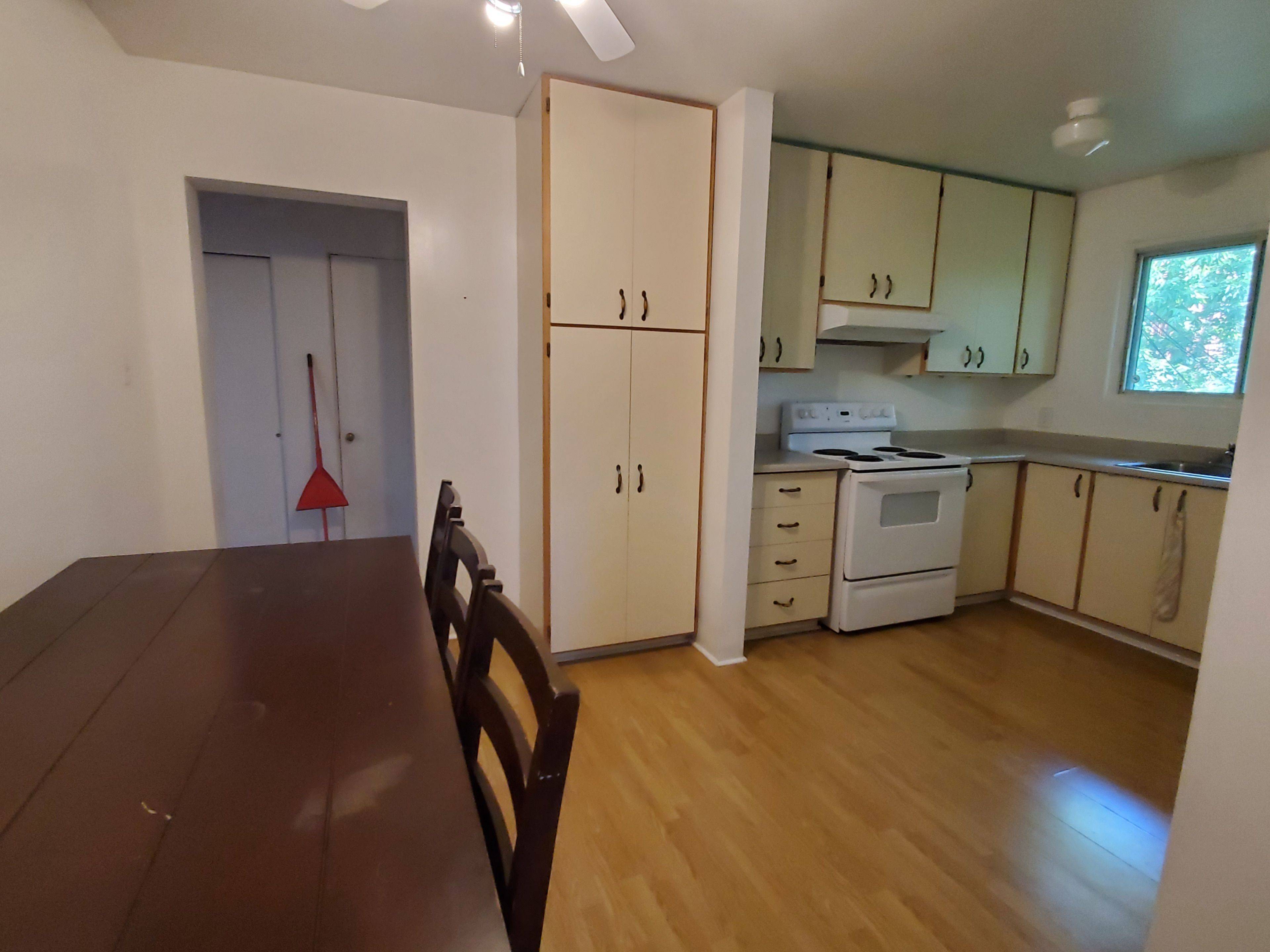 Carlington - Central Park, ON K1Z 8H7,1390 Mayview AVE