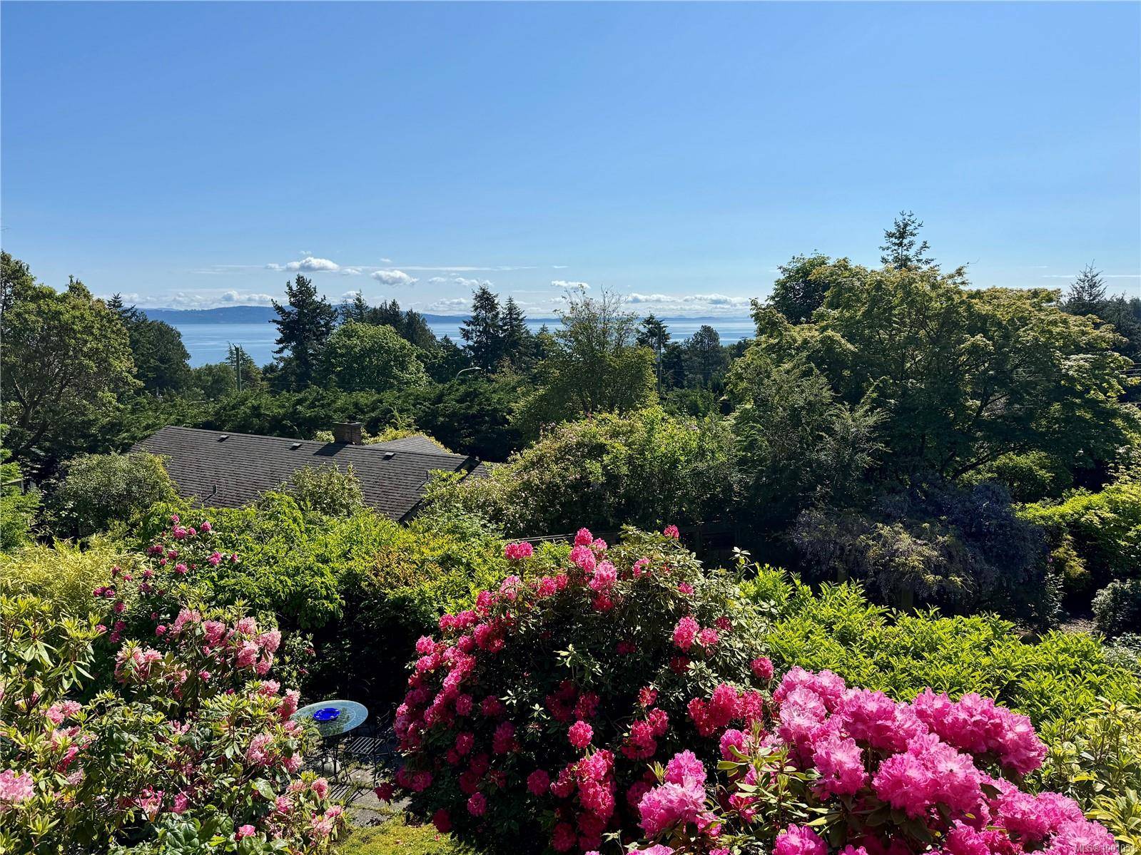 Saanich, BC V8N 1V3,2320 Arbutus Rd