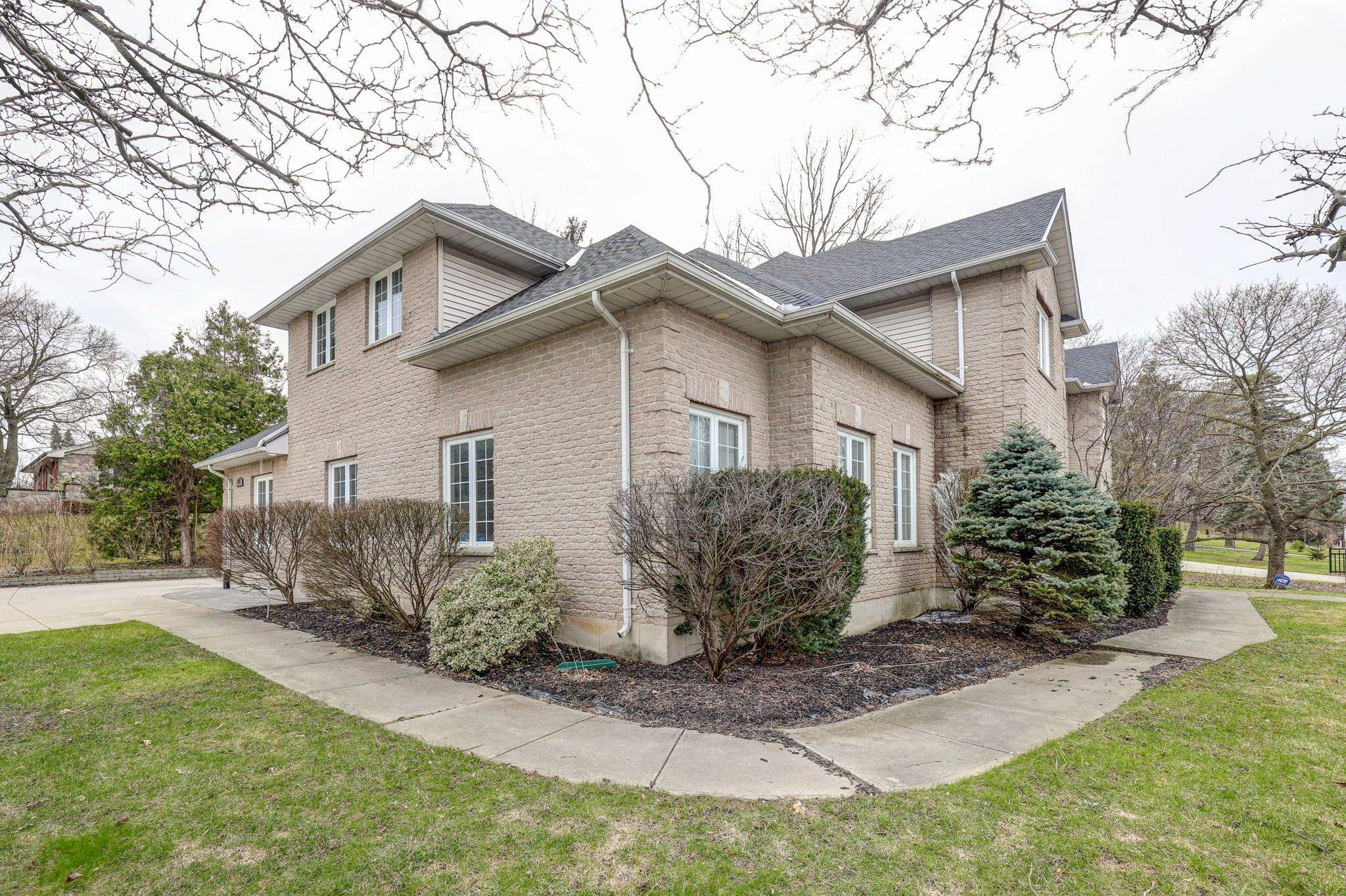 London South, ON N6C 3T8,475 Upper Queen ST