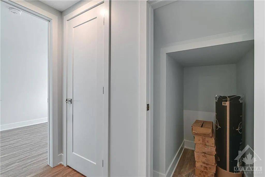 Ottawa Centre, ON K1R 5R2,569 Mcleod ST #4