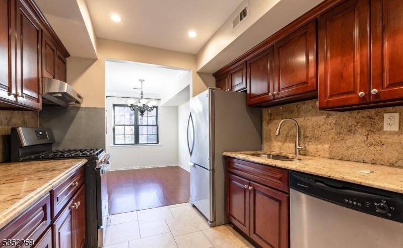 Woodbridge Twp., NJ 07095,255A Alpine Way #255