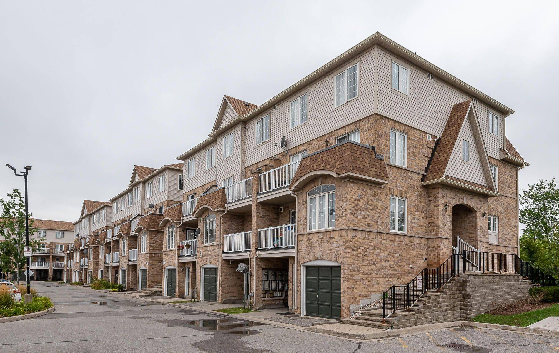 Toronto E11, ON M1B 6C8,200 Mclevin AVE #82