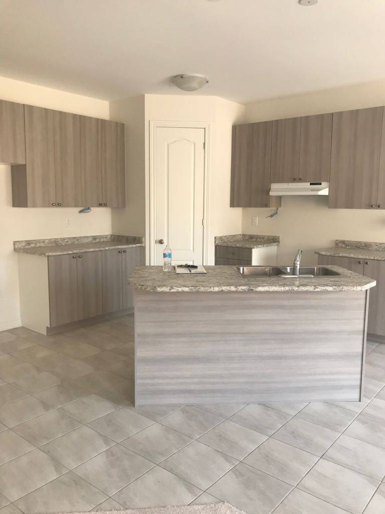 Oshawa, ON L1K 0Y4,1109 Nugent CT