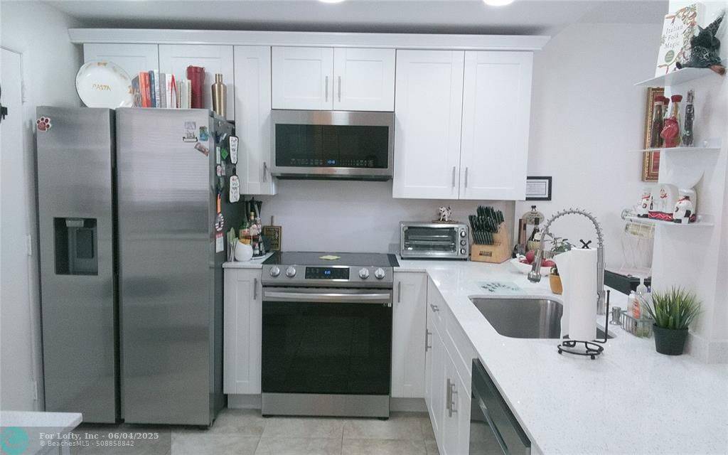 Dania Beach, FL 33004,206 SE 10th St #108