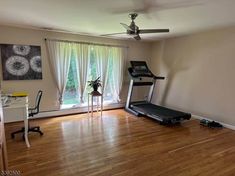 Paramus Boro, NJ 07652,570 Mill Run