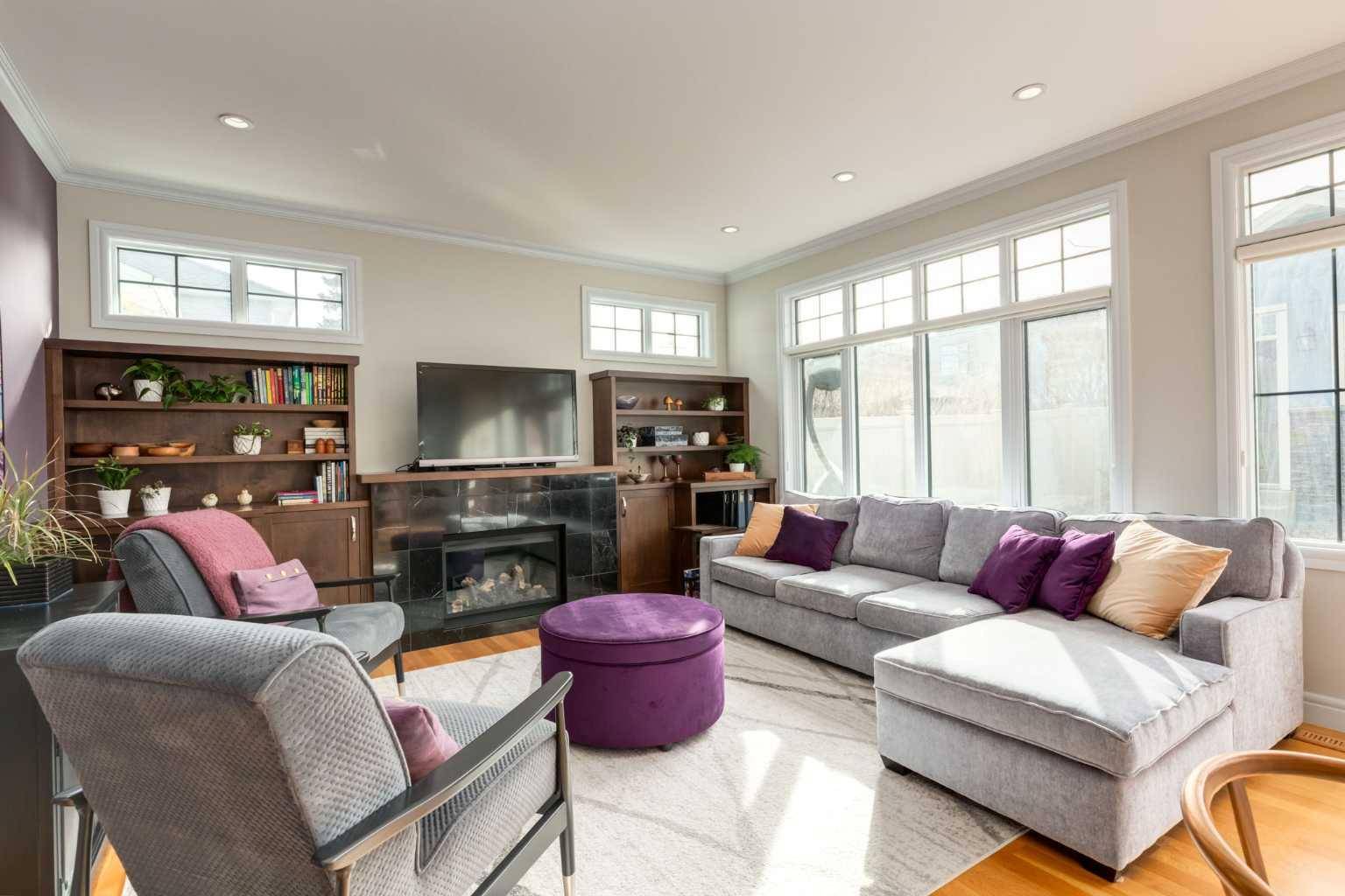 Calgary, AB T2M 2J2,653 27 AVE NW