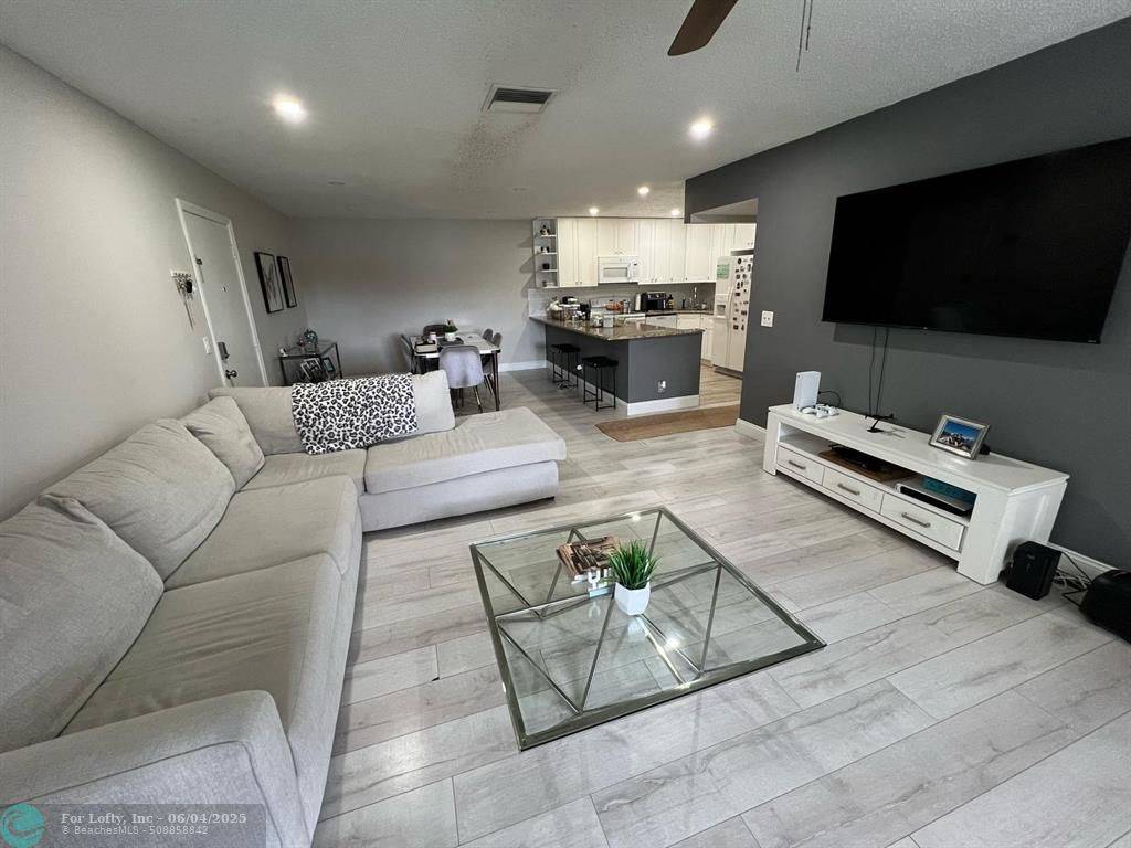 Boca Raton, FL 33428,22755 SW 66th Ave  #203