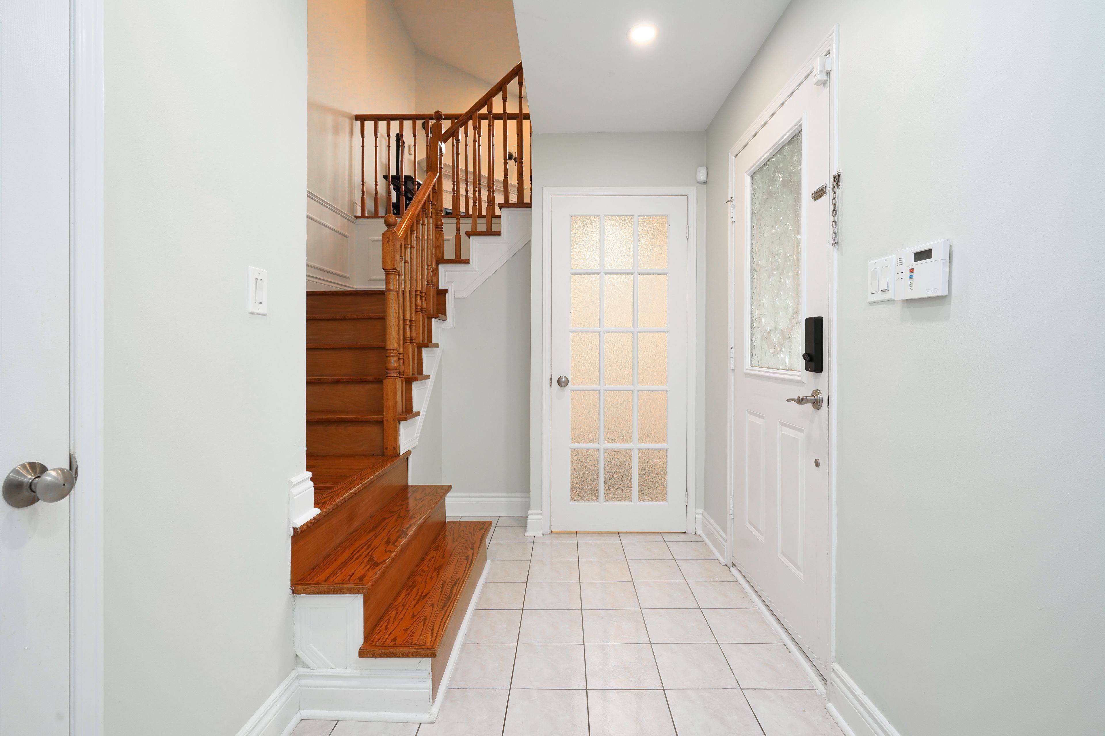Mississauga, ON L5M 5S9,2914 Picton PL