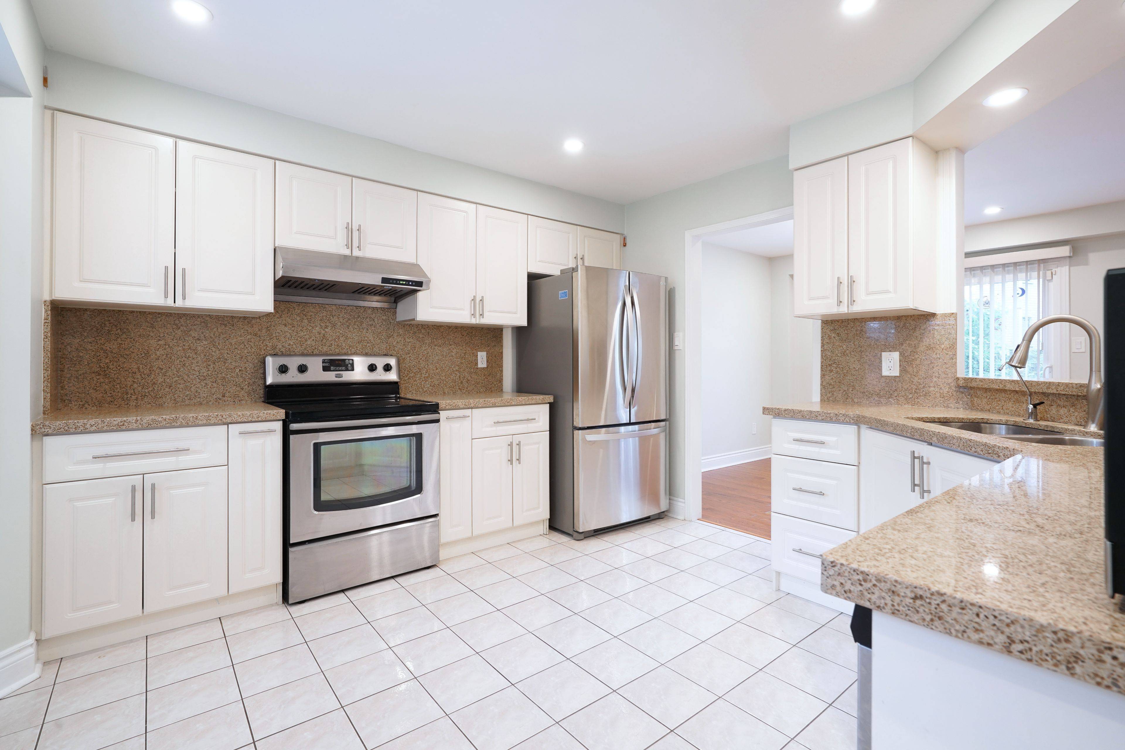 Mississauga, ON L5M 5S9,2914 Picton PL