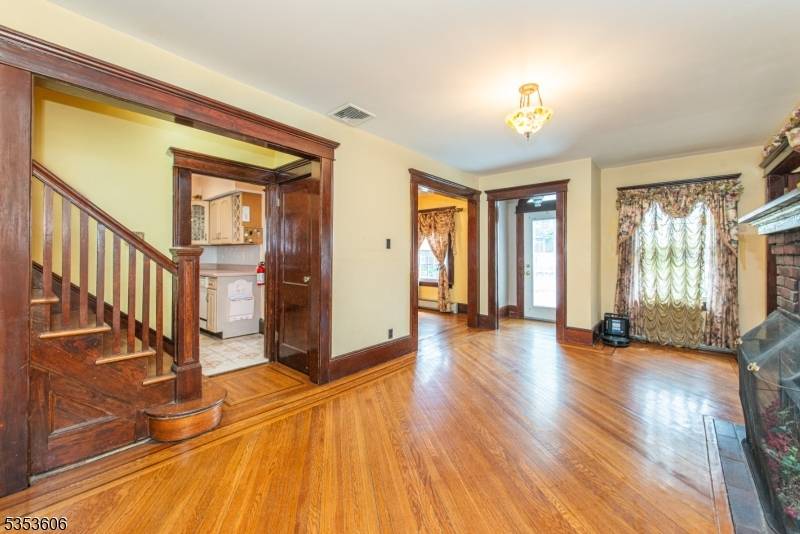 Nutley Twp., NJ 07110,117 Saint Marys Pl